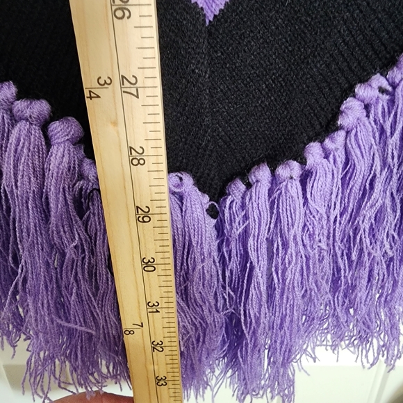 Gorgeous V neck oversized Poncho - Picture 6 of 8